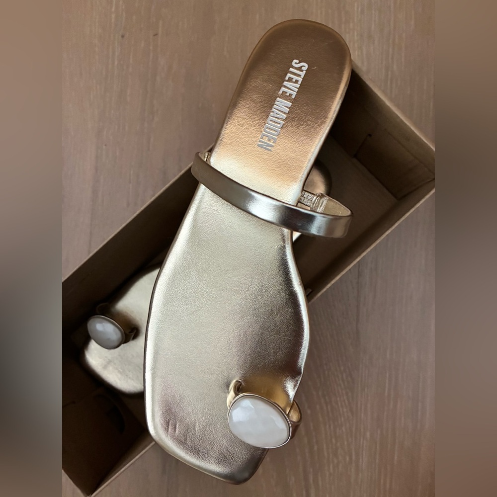 Steve Madden Tan Shoe Box